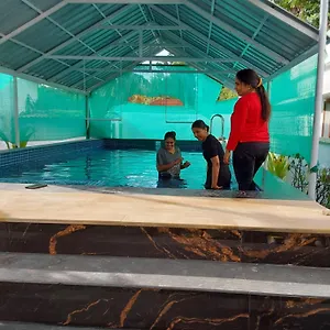 Johnson's With Pool & Ecohouseboat Near Town Alappuzha